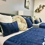 Chic & Compact Hollywood Studio