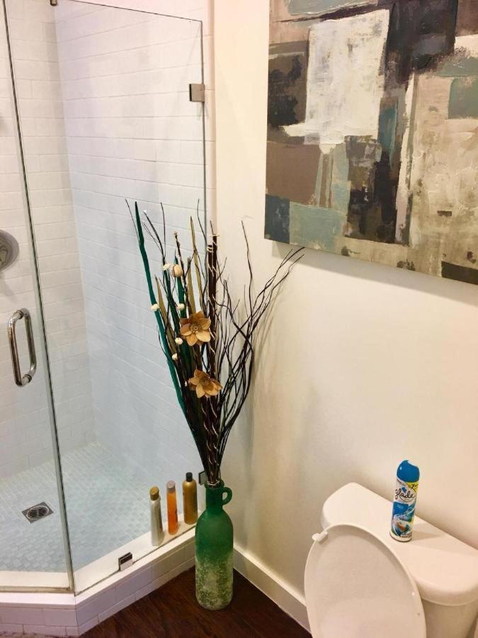 Apartment Chic & Compact Hollywood