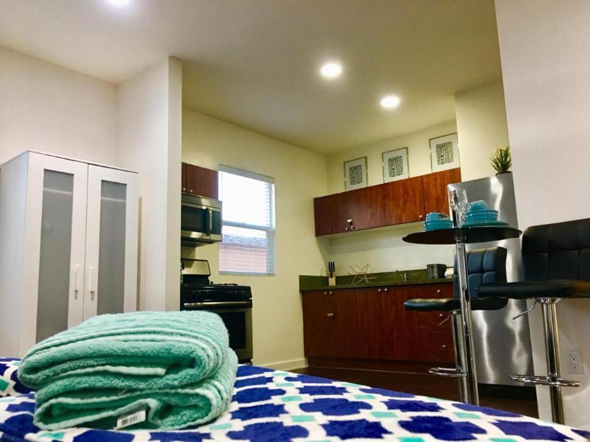 Apartment Chic & Compact Hollywood